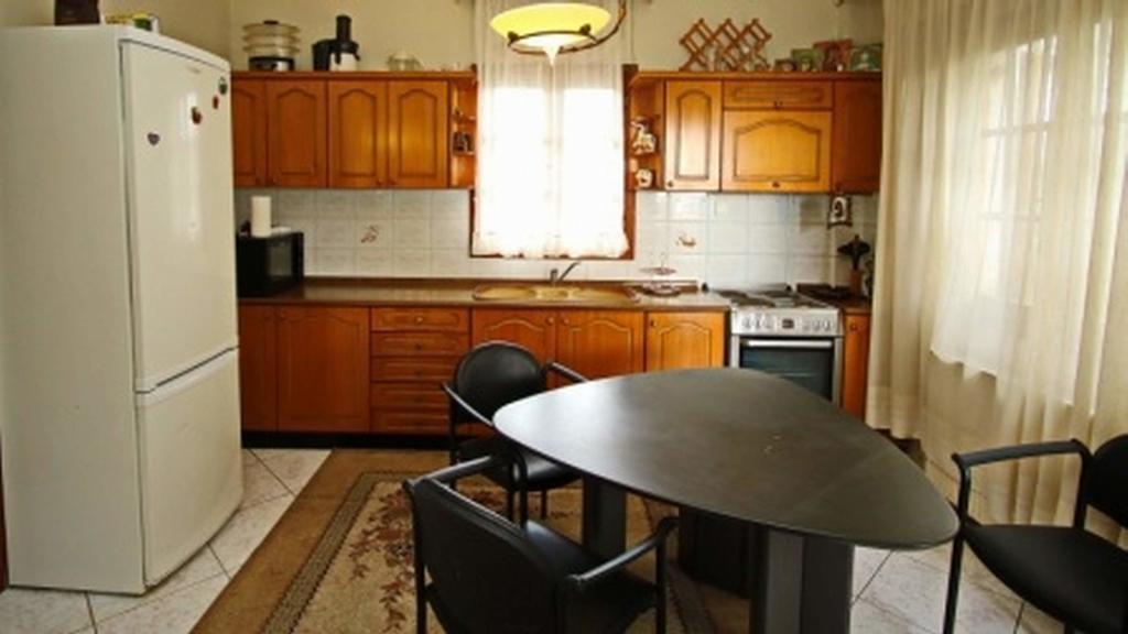 Nea Peramos Large Apartment Near The Beach מראה חיצוני תמונה